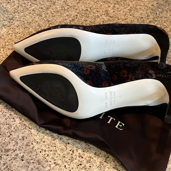 RON WHITE Cindy Geisha Printed Velvet Heels 7.5/EU 38 - Picture 3 of 5